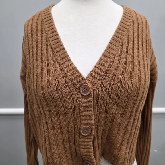 American Eagle Outfitters Tan V-Neck Cropped Cardigan - Picture 2 of 8